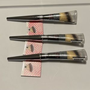 It No 227 Flawless Blush Brush
